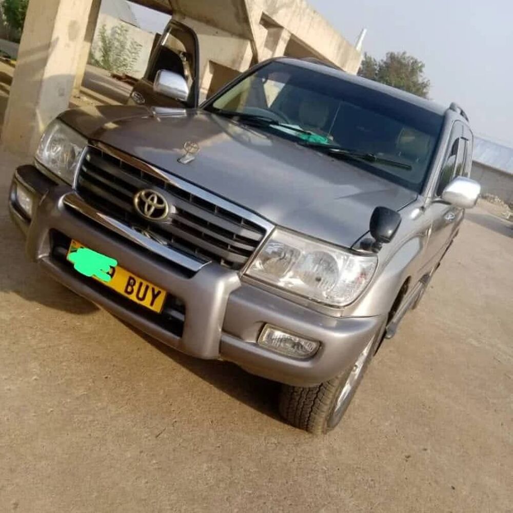 Land cruiser 100 series vxr v8 | Kupatana