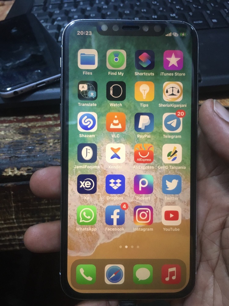 iPhone X silver 64GB Bh89 | Kupatana
