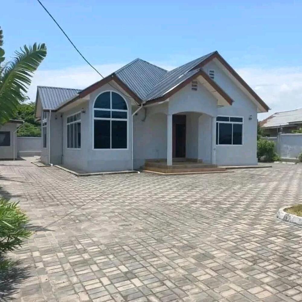 HOUSE FOR SALE GOBA NJIA NNE Kupatana