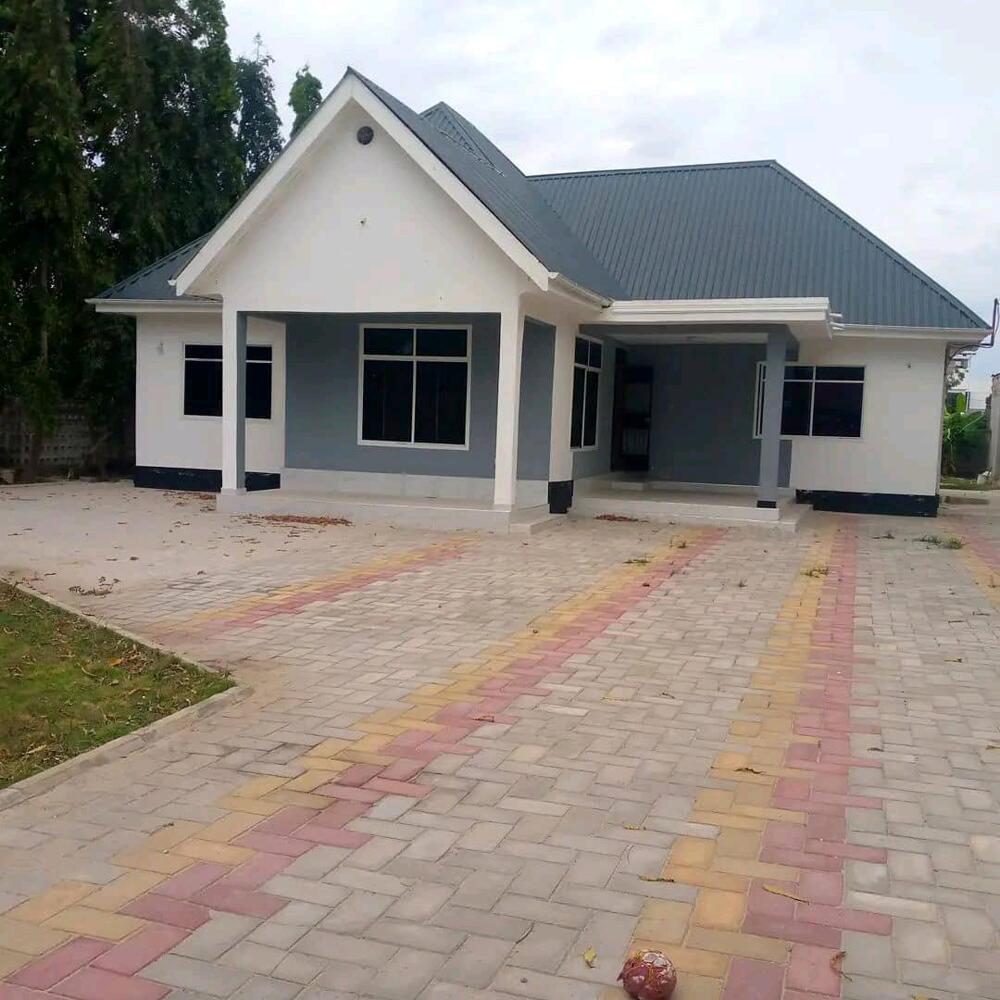 4 bed room house for rent at kunduchi Kupatana