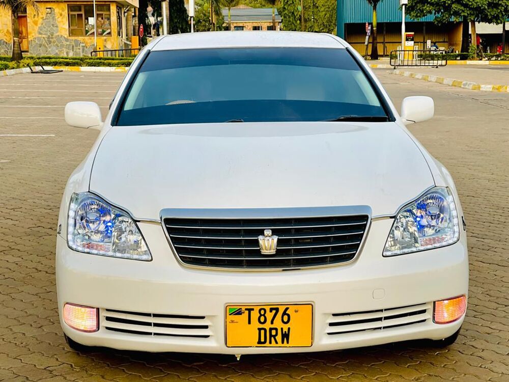 2022 toyota crown royal saloon