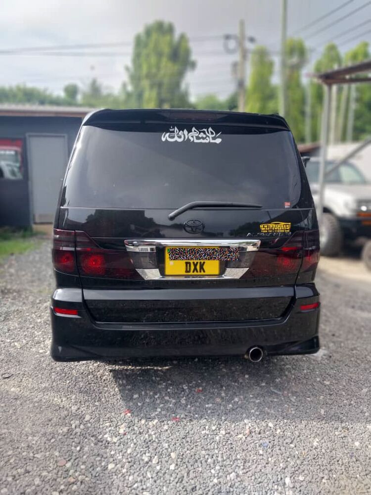 Toyota Alphard: Raja Jalanan dengan Segudang Keunggulan (Bukan Hanya Soal CC)