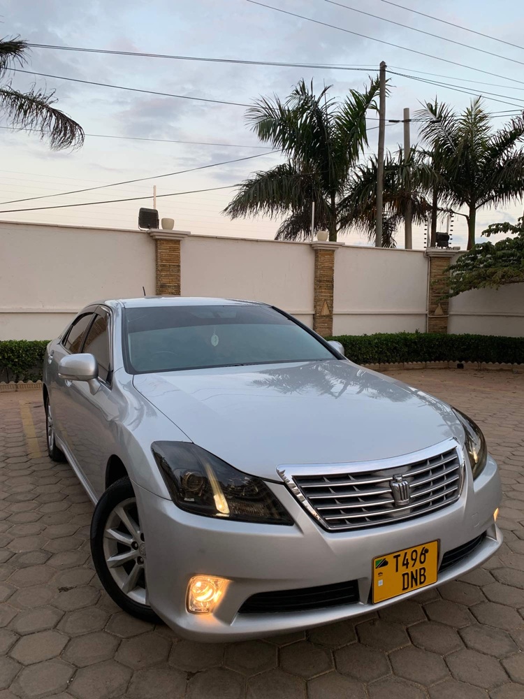 2022 toyota crown royal saloon