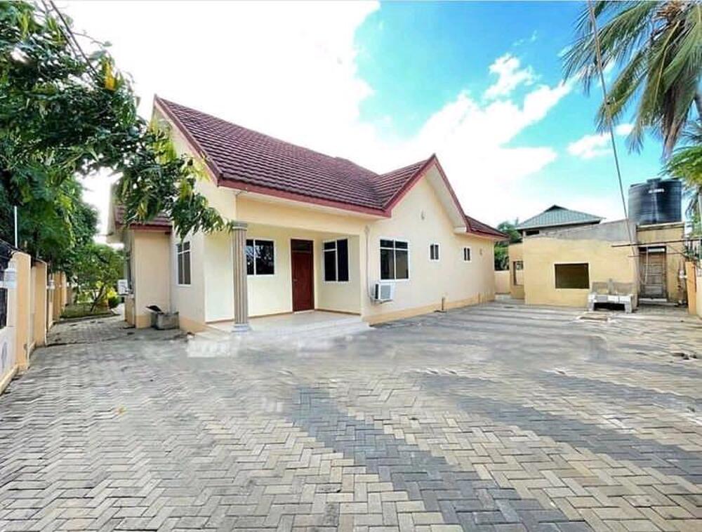 Stand alone house for rent ununio beach Kupatana