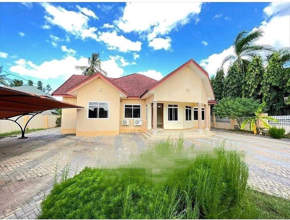 Stand alone house for rent ununio beach Kupatana