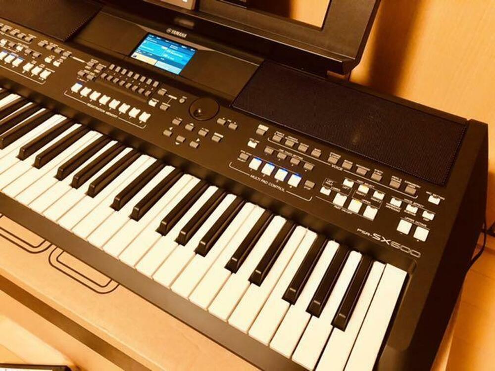 Teclado Profesional Yamaha PSR-SX600 (Sustituye PSR-S670)