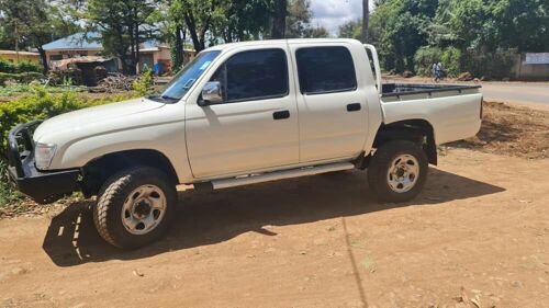 Hilux double cabin 0768820415