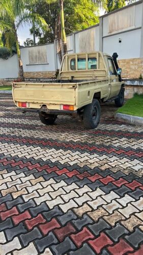 Landcruiser Pickup Zipo Mbili 