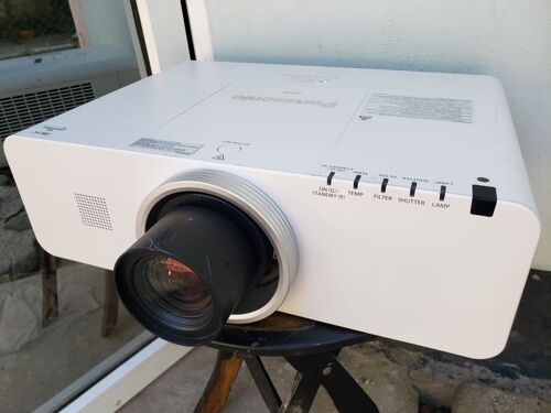 Projectors used from UK kwa 1M