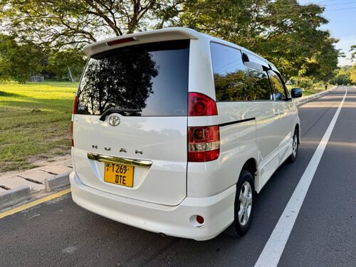 Toyota noah newshape 