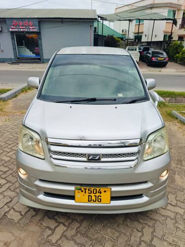 Toyota Noah D