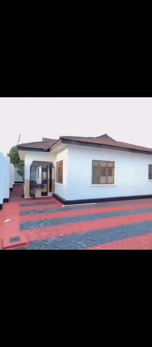 3 bed room house for rent at mbezi makonde