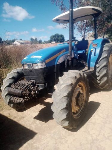 TRACTOR NEW HOLLAND 