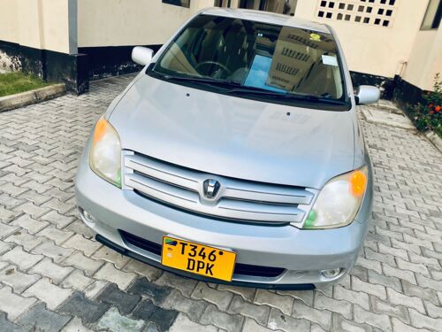 TOYOTA IST 2004