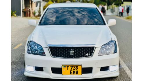 Toyota crown athletes 