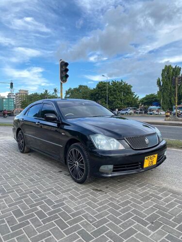 Toyota crown ipo mwanza