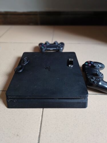 PS4 slim Kali Sana