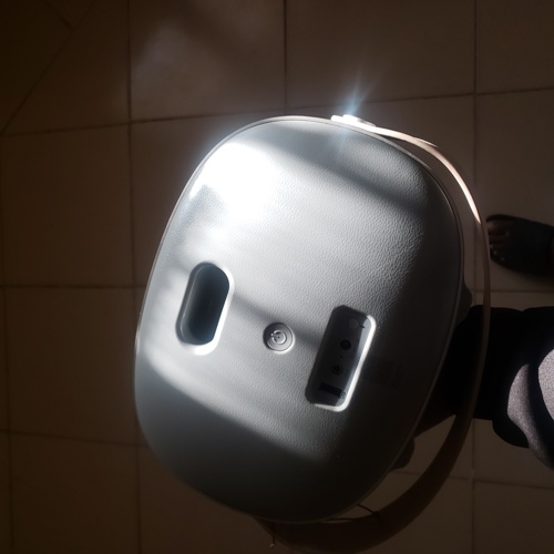 W king speaker used