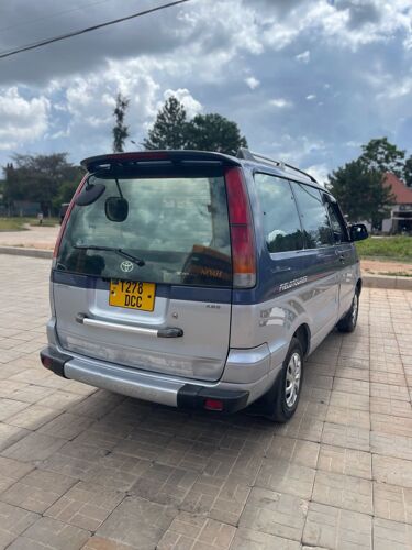 Toyota noah 