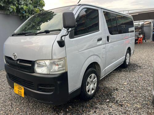 TOYOTA HIACE QUANTAM 38.9m