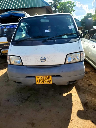 Nissan vanette chases