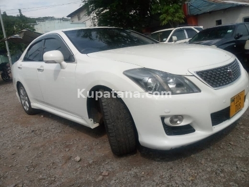 Toyota crown new Model kali Sanaaa