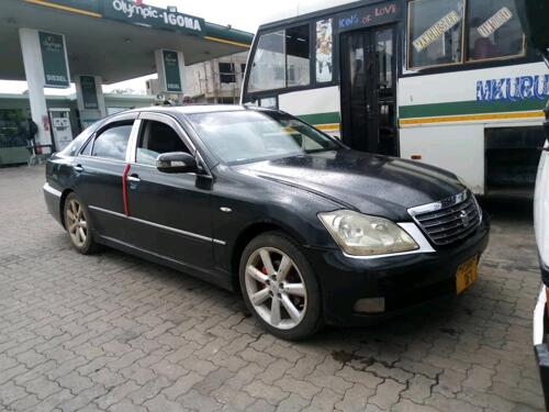 TOYOTA CROWN ROYAL FOR SALE 5M