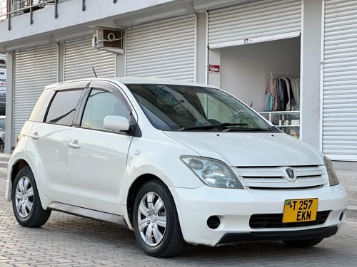 TOYOTA IST