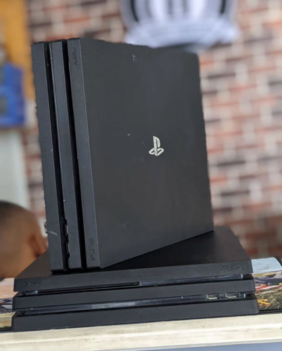 PS 4 PRO