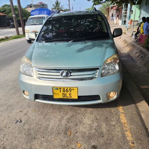 Toyota Raum Year 2004