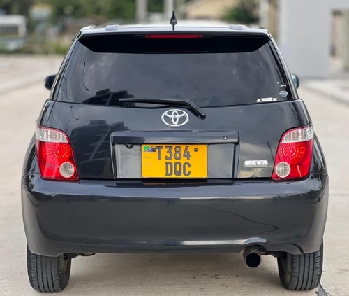 TOYOTA IST