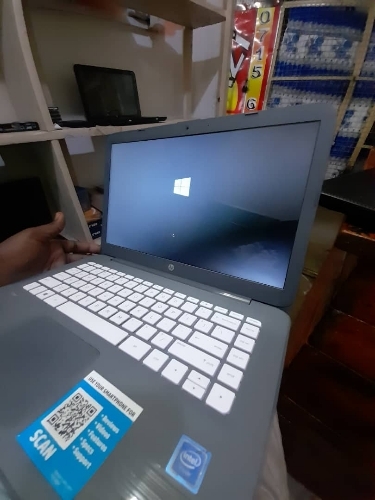 Hp laptop, Intel Celeron, SSD 32 gb, Ram 4gb, Battery 3HOURS