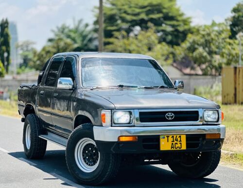 NAUZA TOYOTA HILUX 