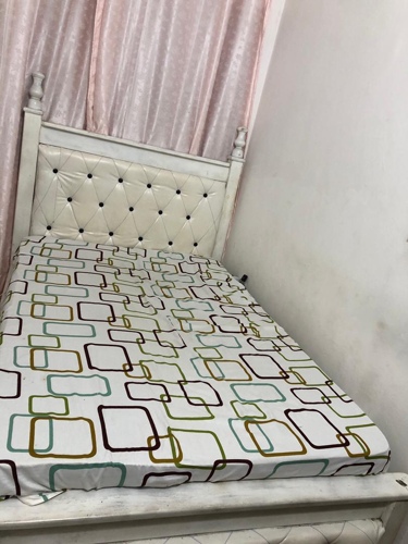 kitanda 4 6  na godoro inchi 8