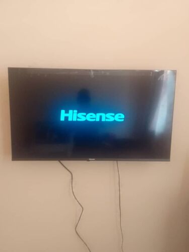 HISENSE TV INCHES 40