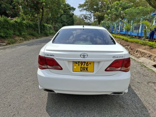 Toyota crown athletes 