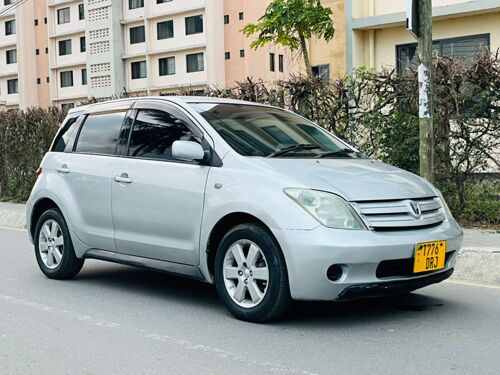 Toyota ist 0