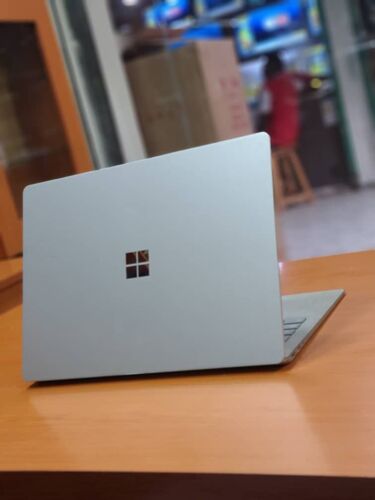 Surface laptop core i5,8th Gen