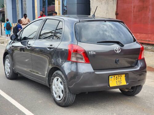 NAUZA TOYOTA VITZ 