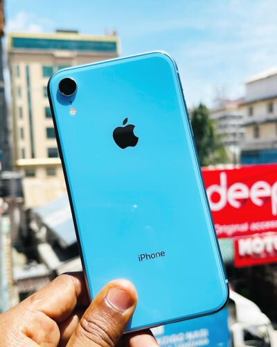 IPhone XR 64GB LIGHT BLUE very clean