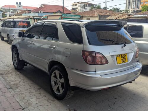 NAUZA TOYOTA HARRIER 