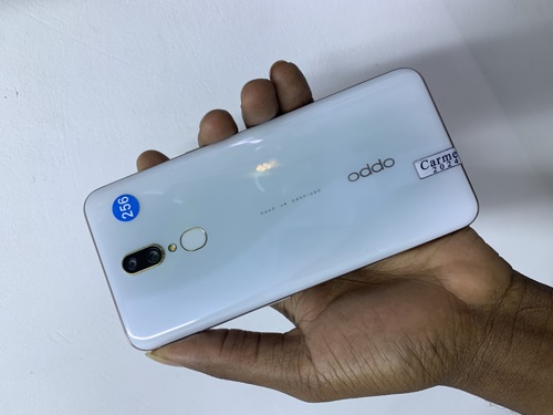 OPPO F11 GB256 RAM8 