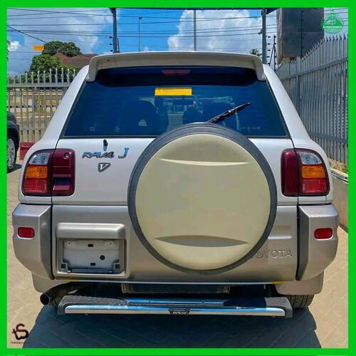 Rav4 nauza new safi sana