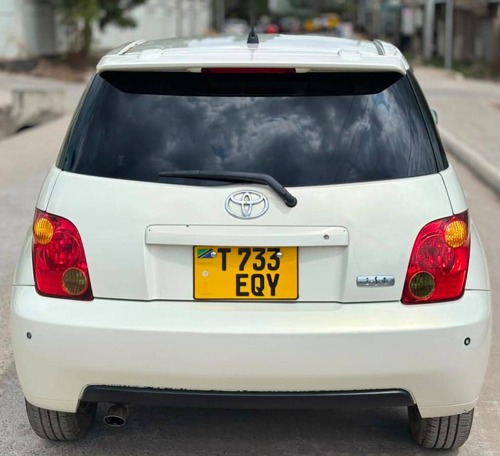 NAUZA TOYOTA IST NZURI 