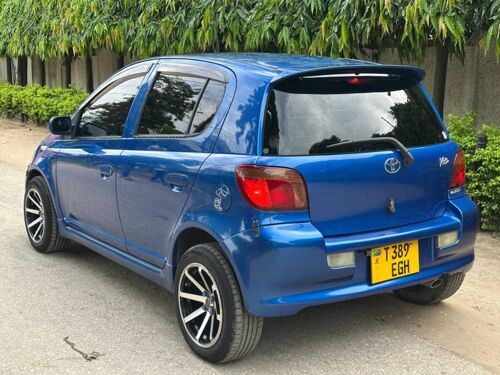 Vitz old model Rs 