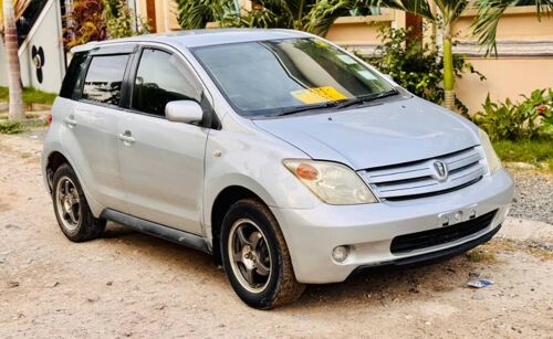 TOYOTA IST