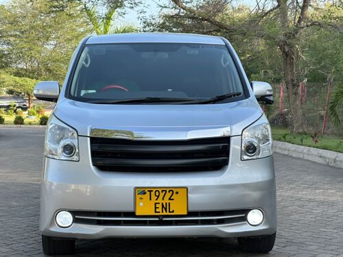 TOYOTA NOAH NEW MODEL 