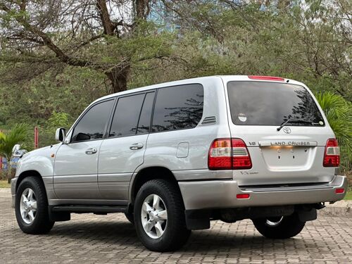 TOYOTA LANDCRUISER VX V8