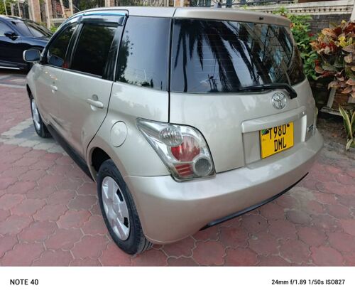 Toyota IST inauzwa 10.8