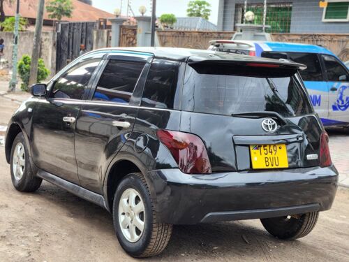 Toyota IST inauzwa 8